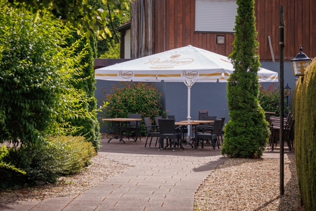 Gedeckte Tische im Restaurant der SONNE-POST