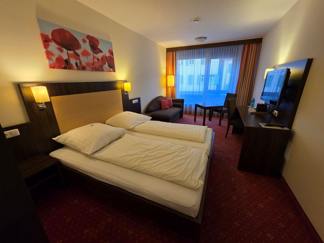 Komfortabel eingerichtetes Doppelzimmer im Hotel SONNE-POST
